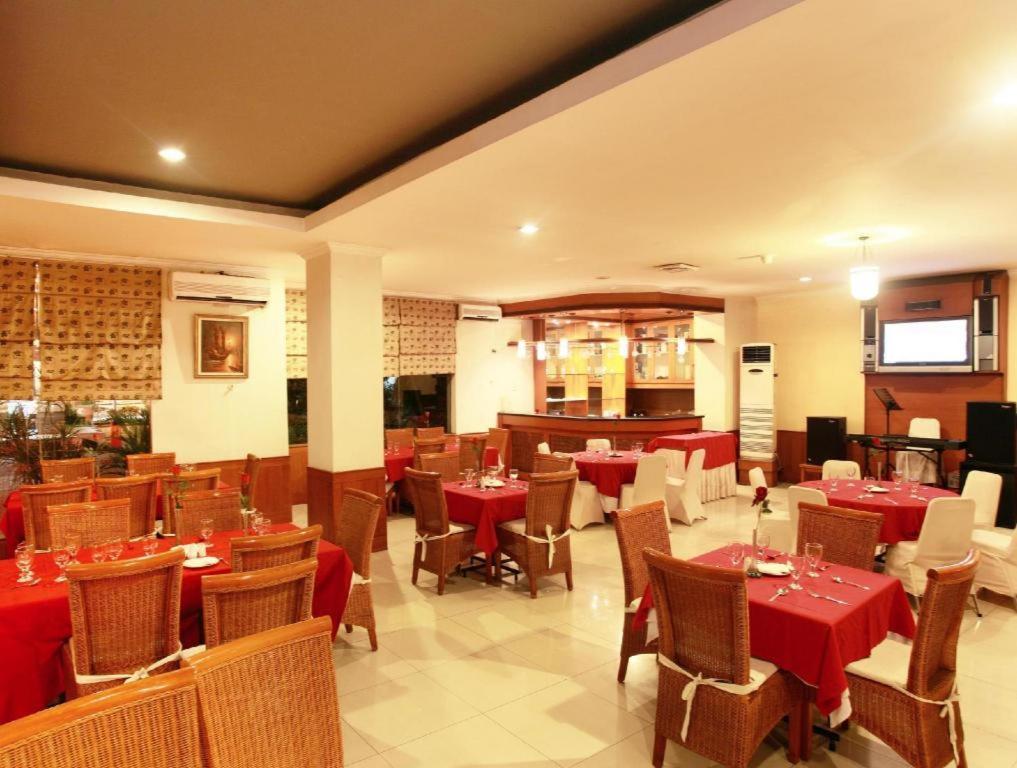 Horison Plaza Tegal Hotel Exterior foto
