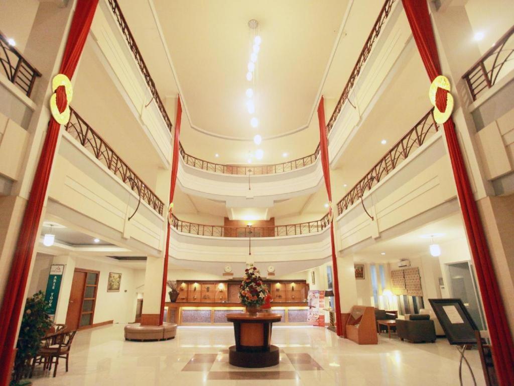 Horison Plaza Tegal Hotel Exterior foto