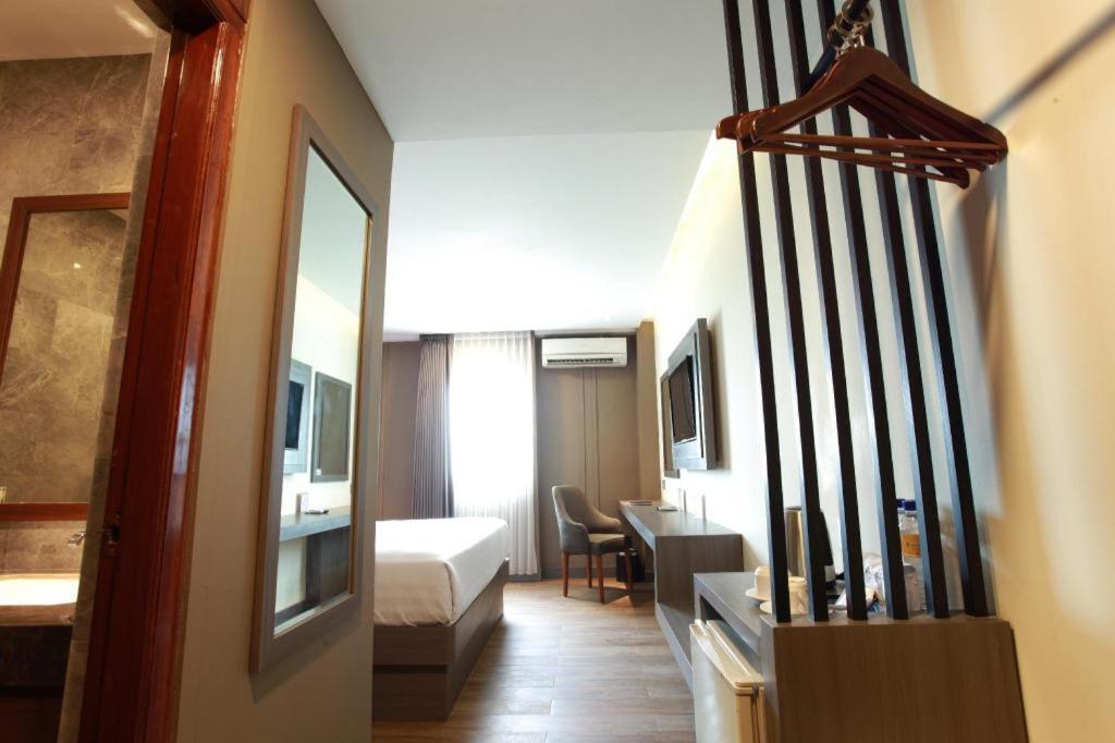Horison Plaza Tegal Hotel Exterior foto
